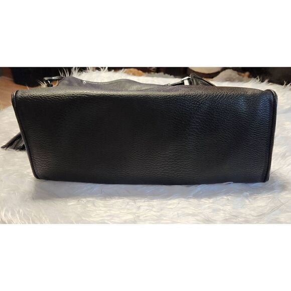 Sondra Roberts Squared soft black leather shoulder bag with silvertone hardware. - Picture 7 of 10